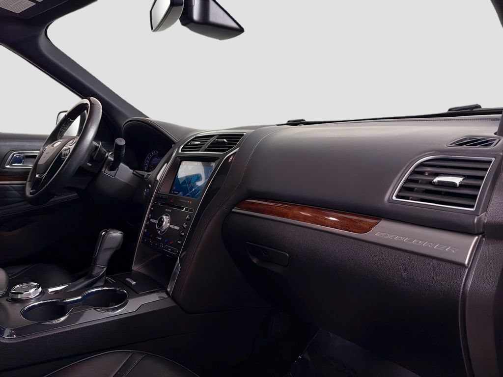 Used 2018 Ford Explorer Platinum AWD/4WD image 31