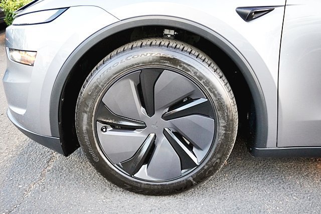Used 2026 Tesla Model Y Long Range AWD/4WD image 14