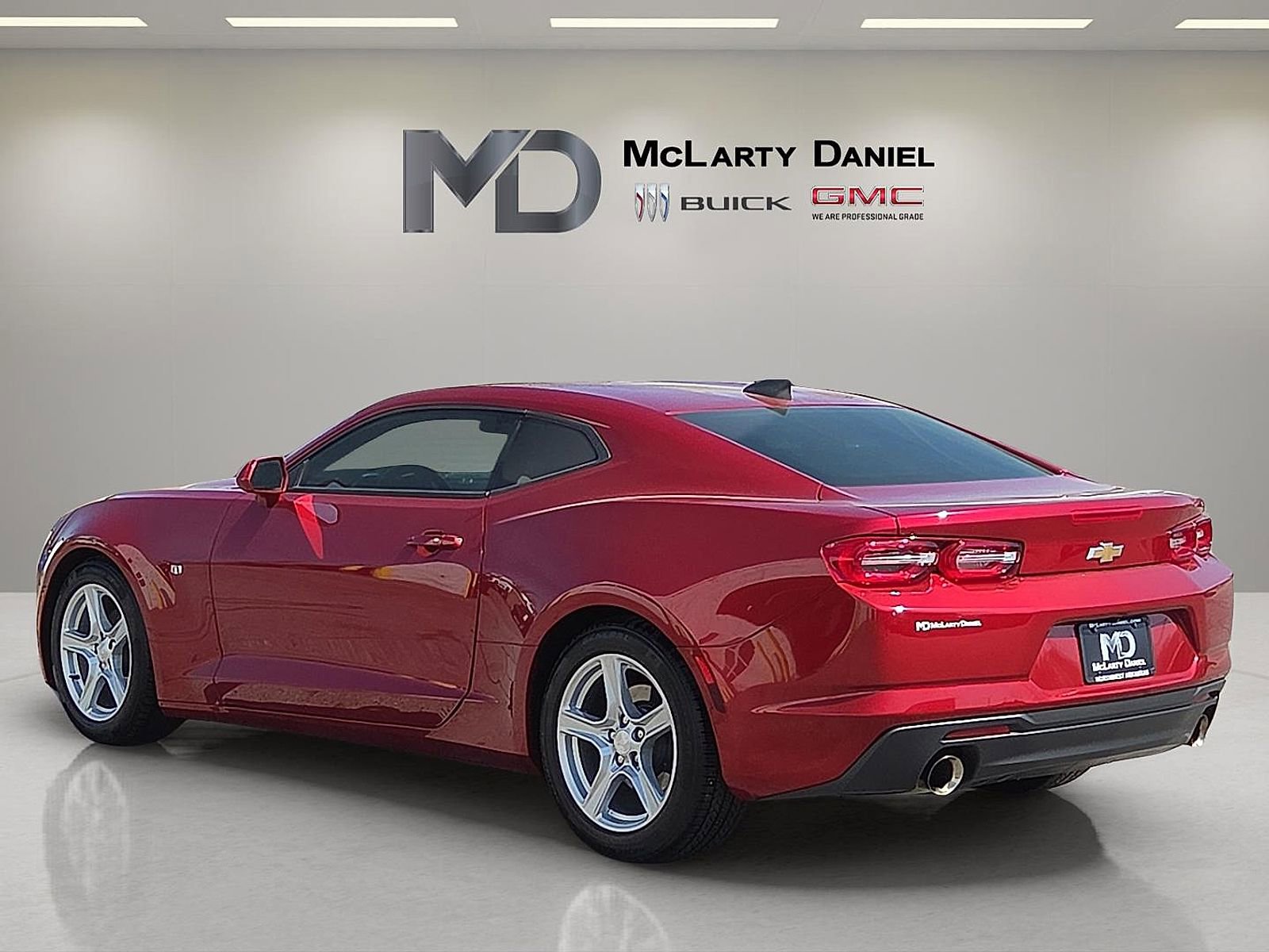 Used 2020 Chevrolet Camaro LT RWD image 4