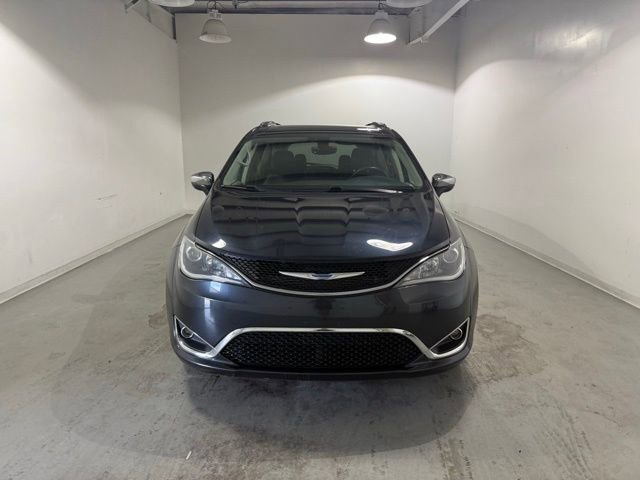 Used 2019 Chrysler Pacifica Limited w/ Tire & Wheel Group image 2