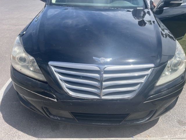 Used 2011 Hyundai Genesis 4.6 RWD image 2