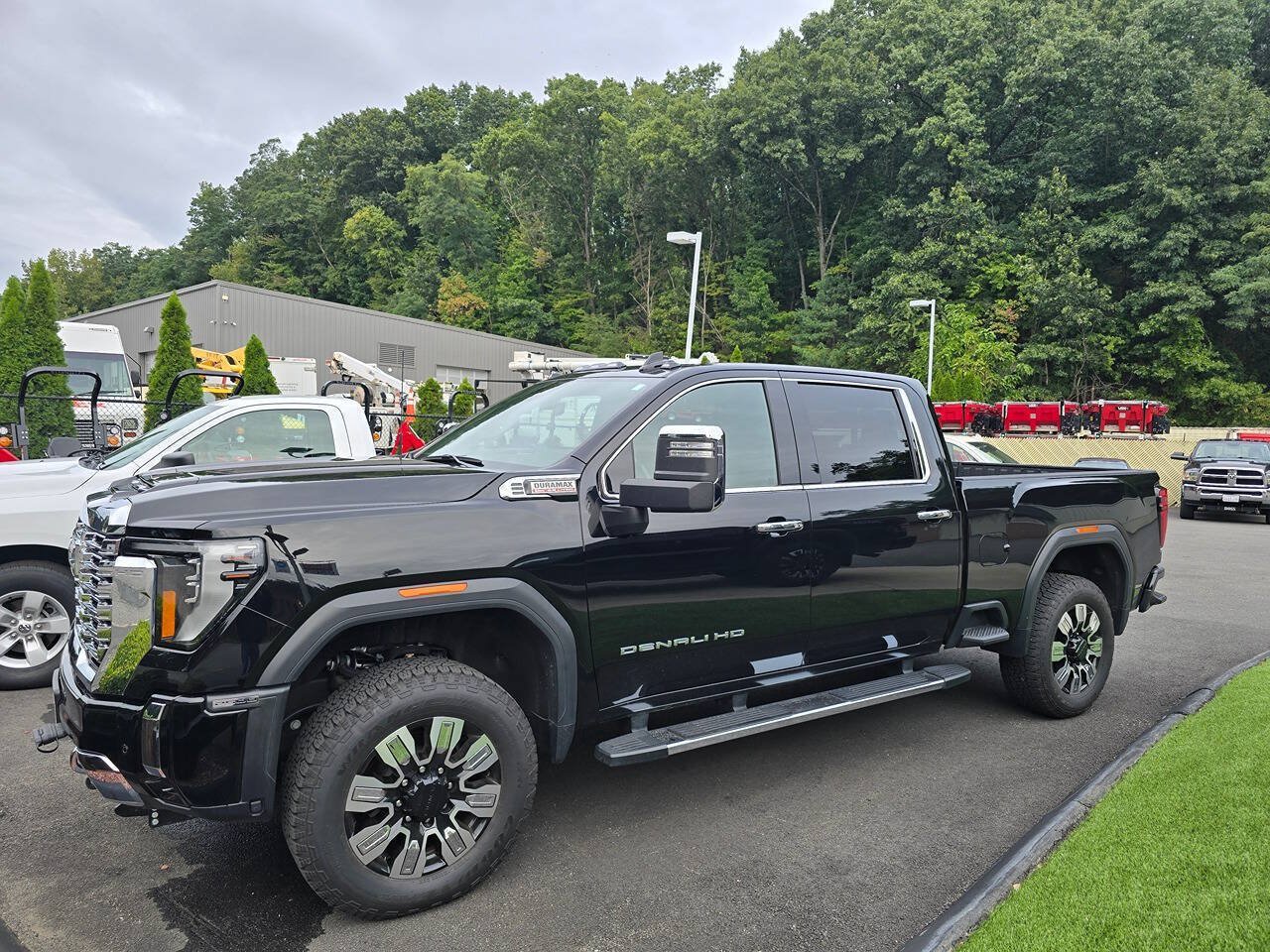 Used 2025 GMC Sierra 2500 Denali w/ Denali Reserve Package AWD/4WD image 1