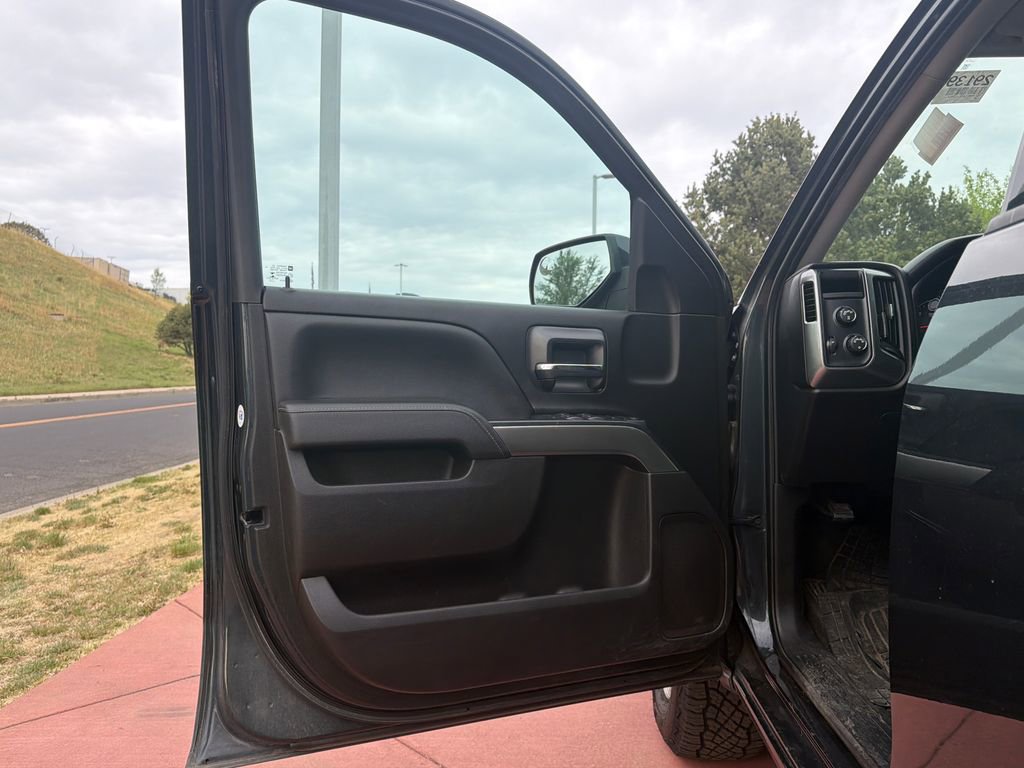 Used 2018 Chevrolet Silverado 1500 LT AWD/4WD image 9