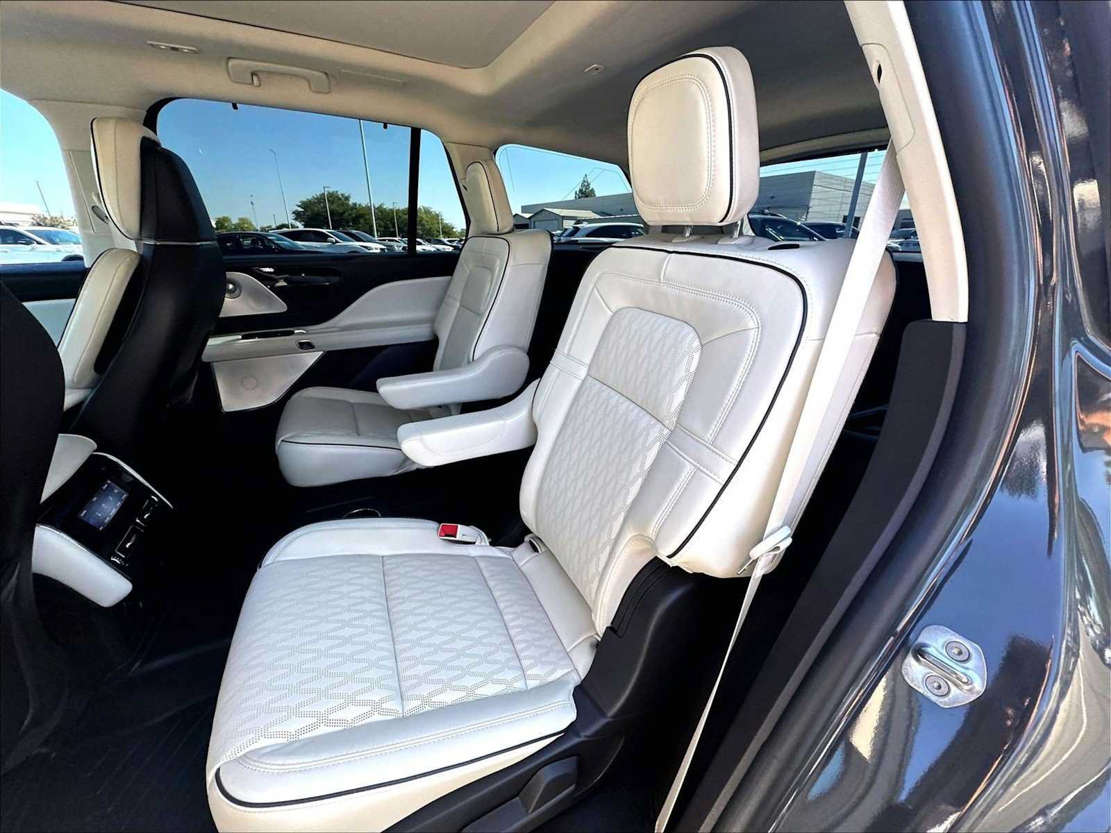 Used 2023 Lincoln Aviator Black Label AWD/4WD image 27