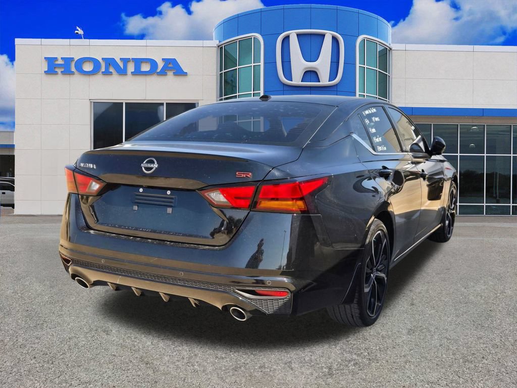 Used 2024 Nissan Altima 2.5 SR FWD image 2
