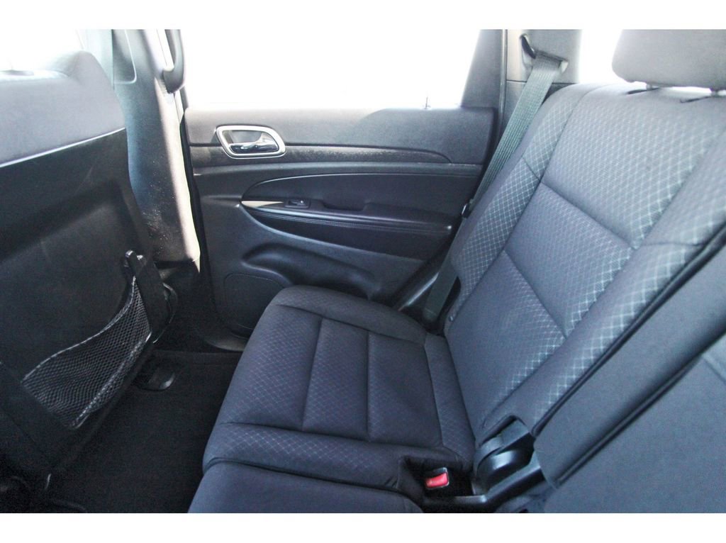 Used 2018 Jeep Grand Cherokee Laredo image 12