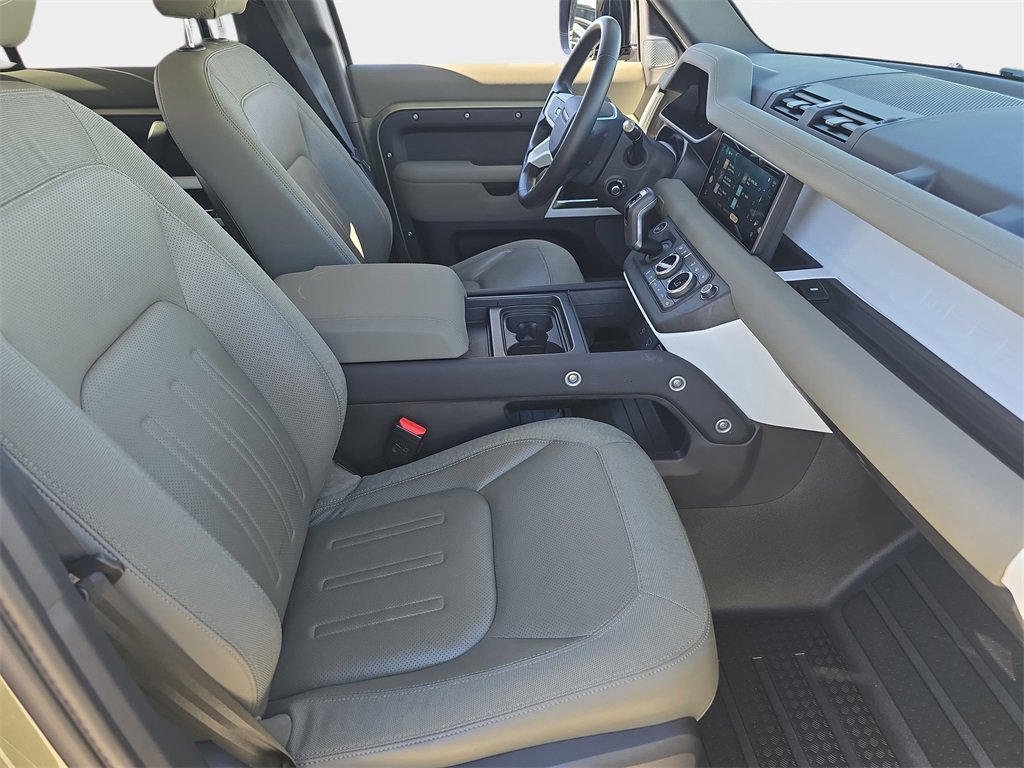 Used 2021 Land Rover Defender 110 SE image 12