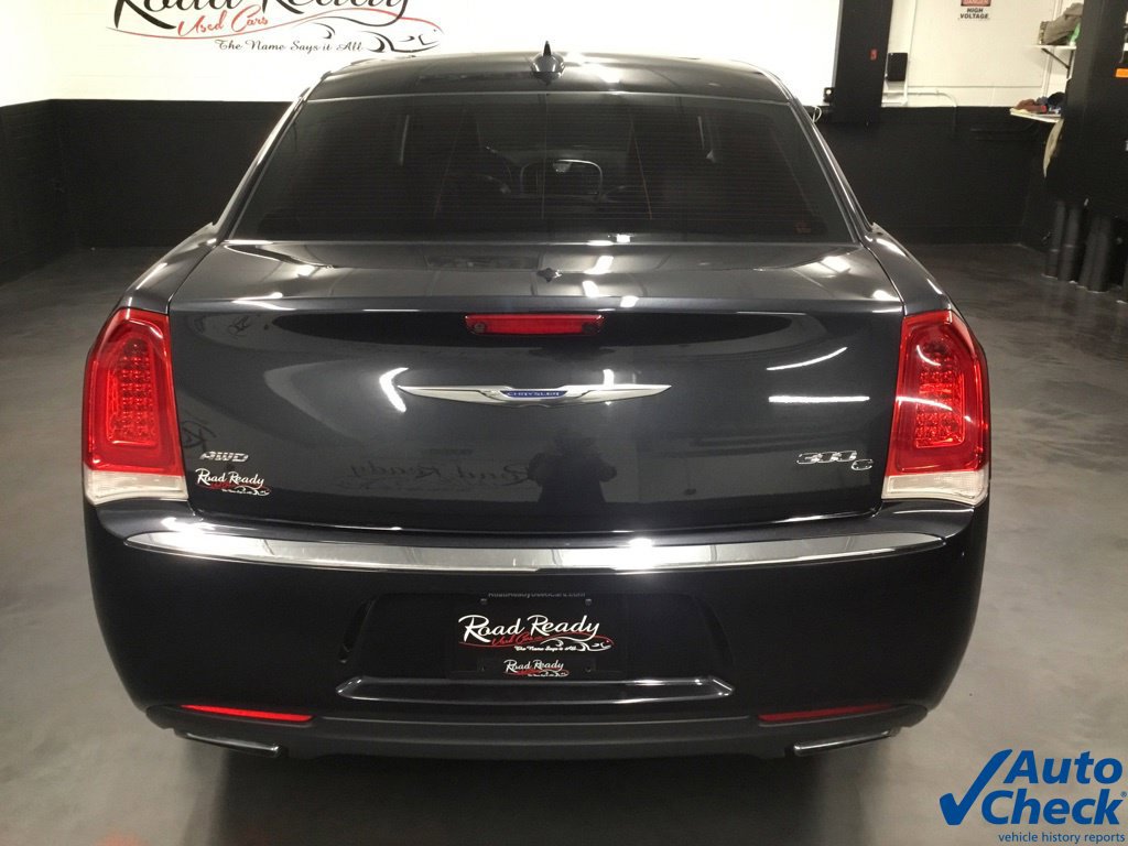 Used 2017 Chrysler 300 C AWD/4WD image 9
