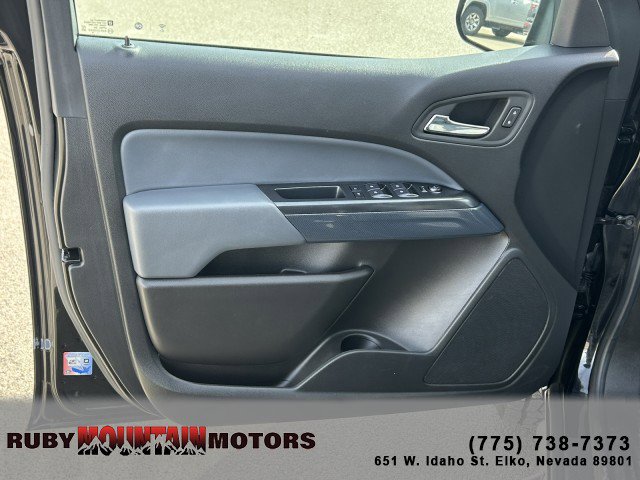 Used 2022 Chevrolet Colorado Z71 w/ Z71 Midnight Edition image 9