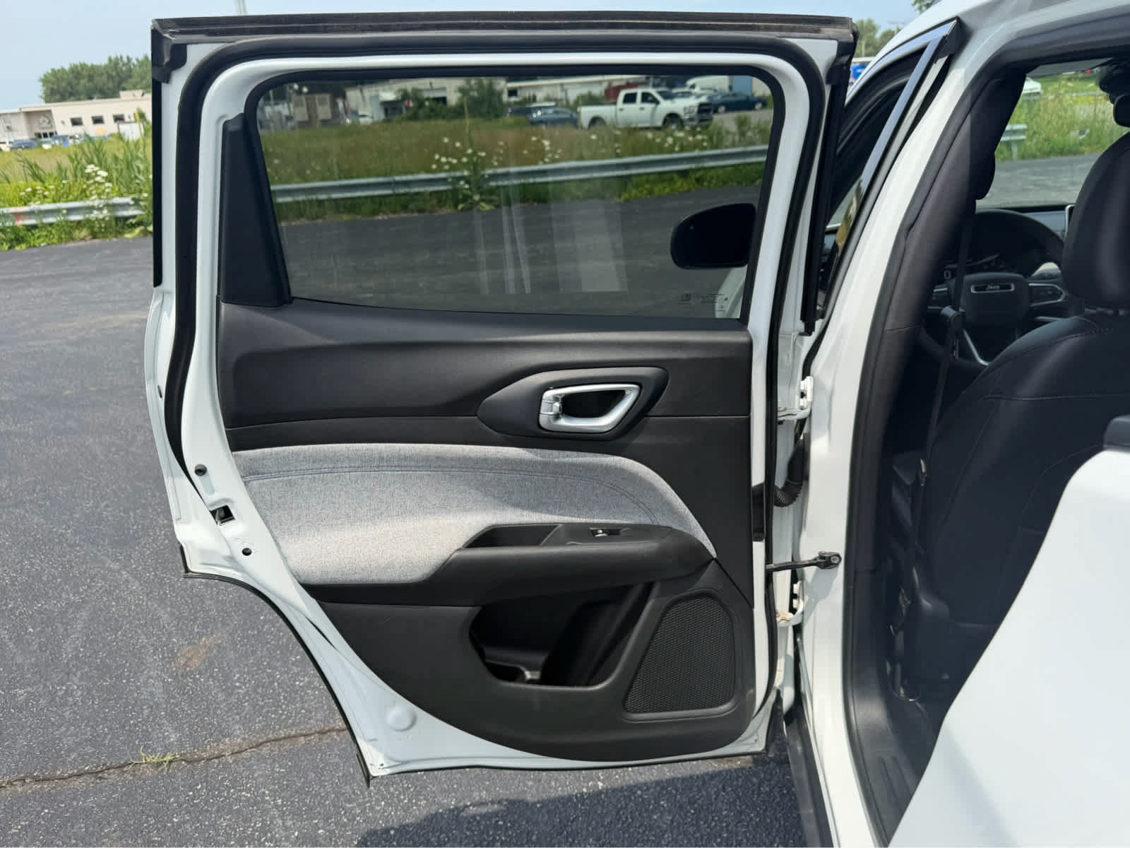 Used 2024 Jeep Compass Latitude AWD/4WD image 18