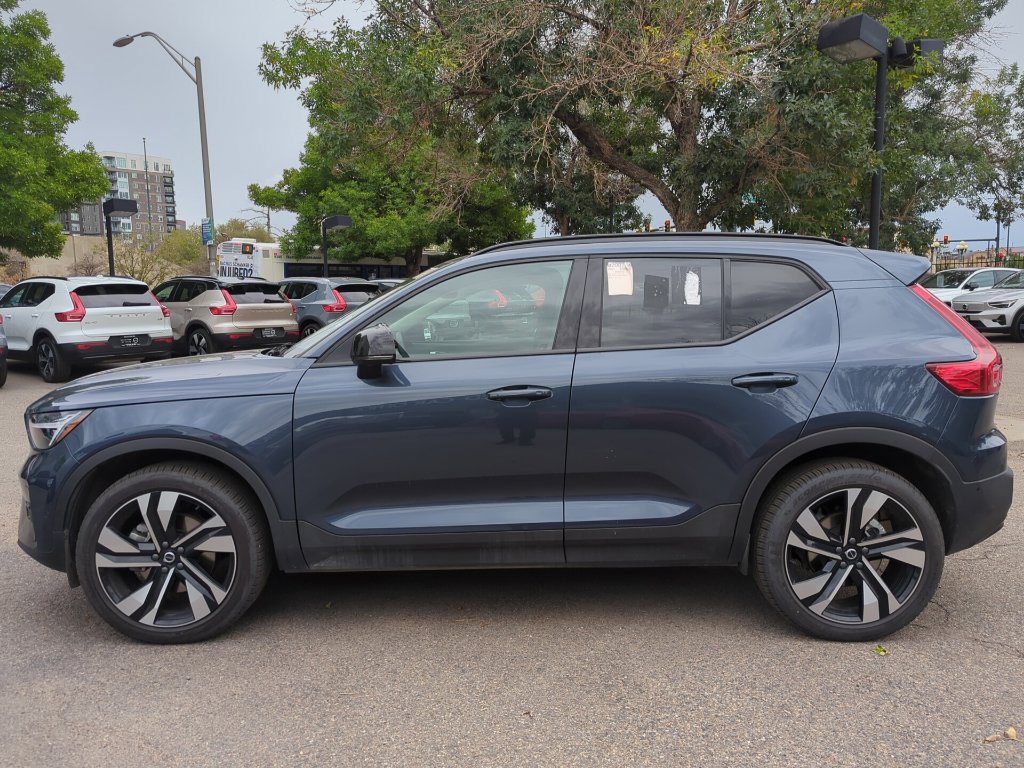 Used 2026 Volvo XC40 B5 Plus AWD/4WD image 4
