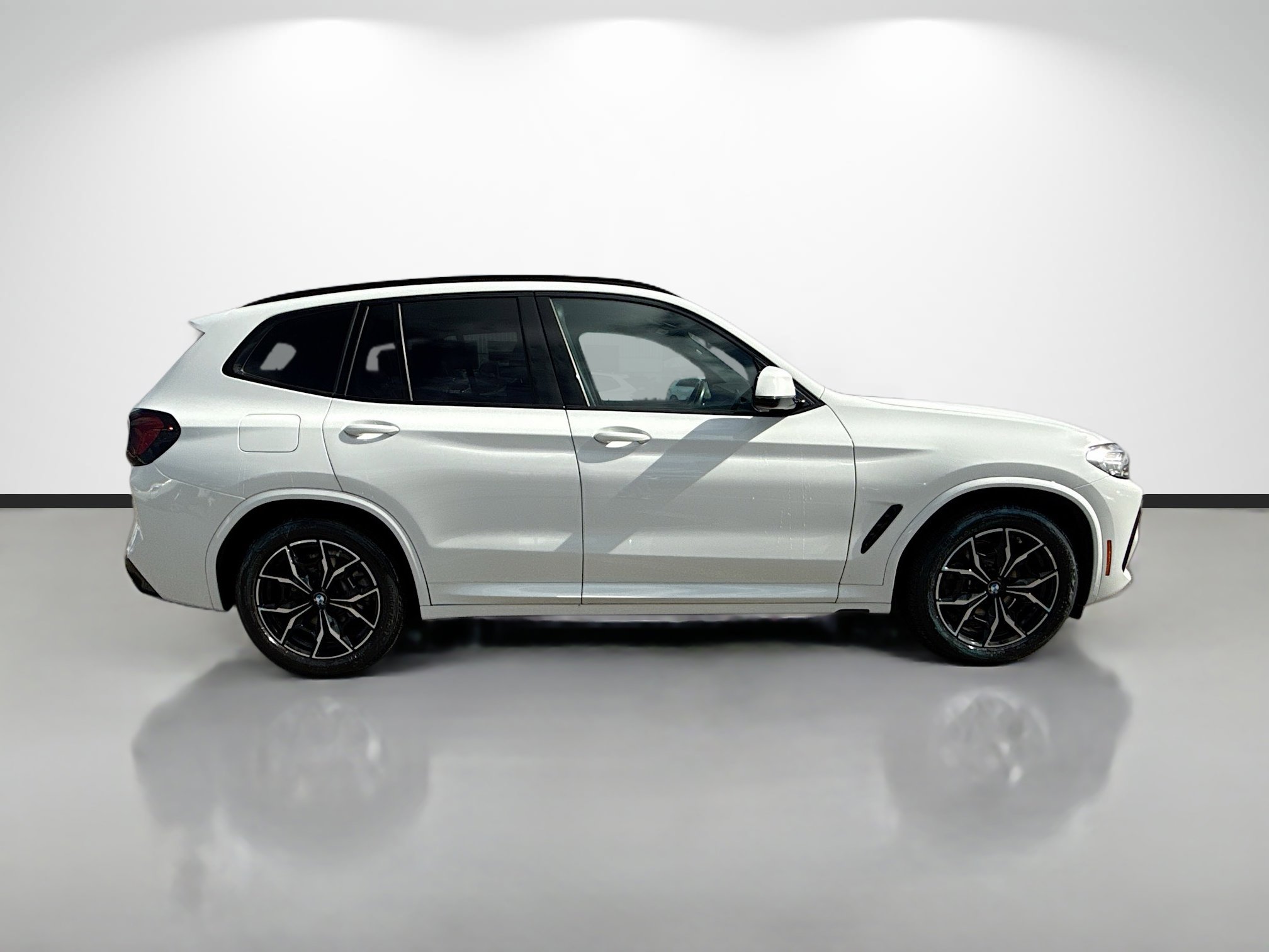Used 2023 BMW X3 xDrive30i w/ M Sport Package image 2