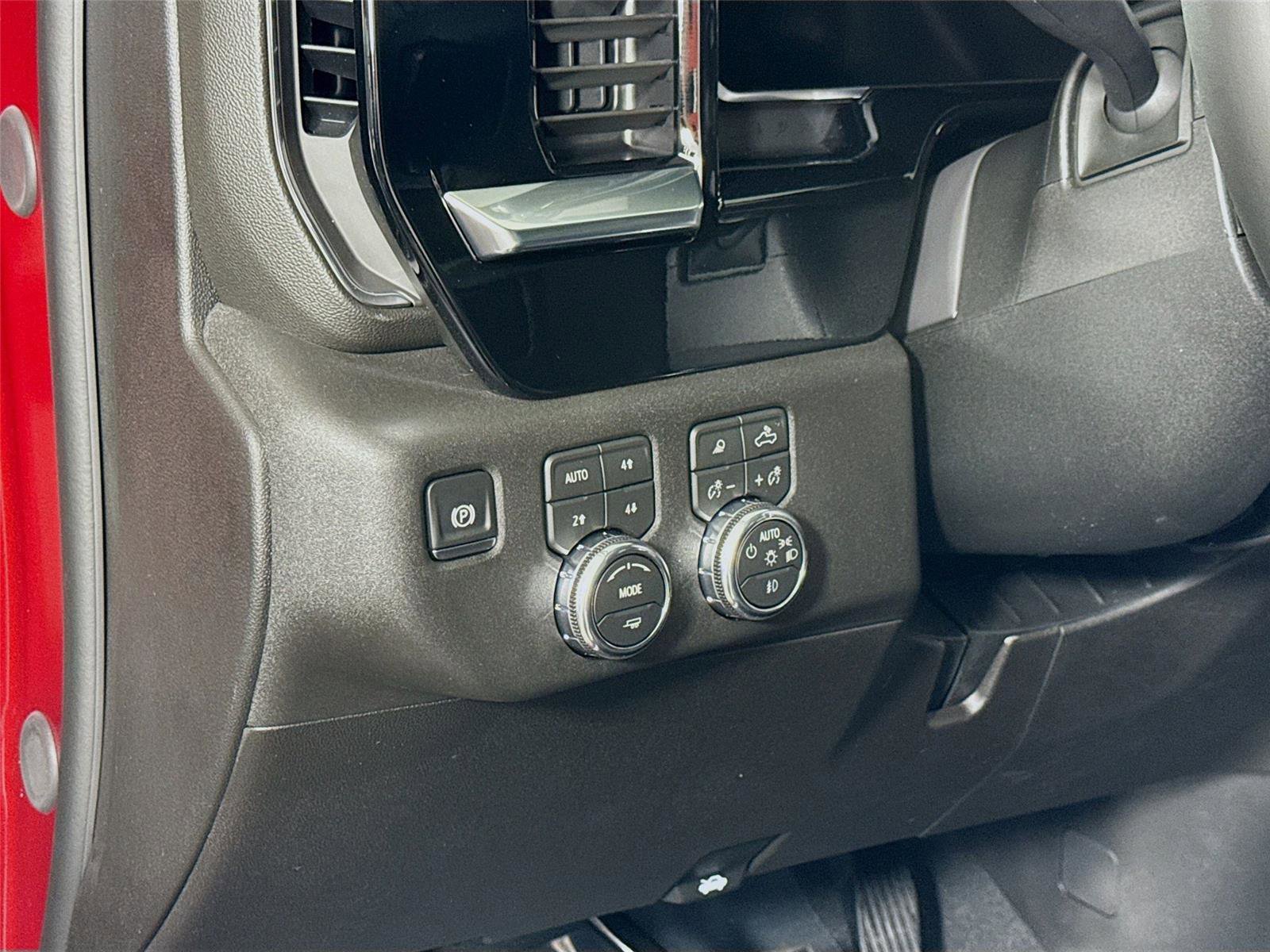 New 2026 GMC Sierra 3500 SLT w/ SLT Convenience Package AWD/4WD image 5