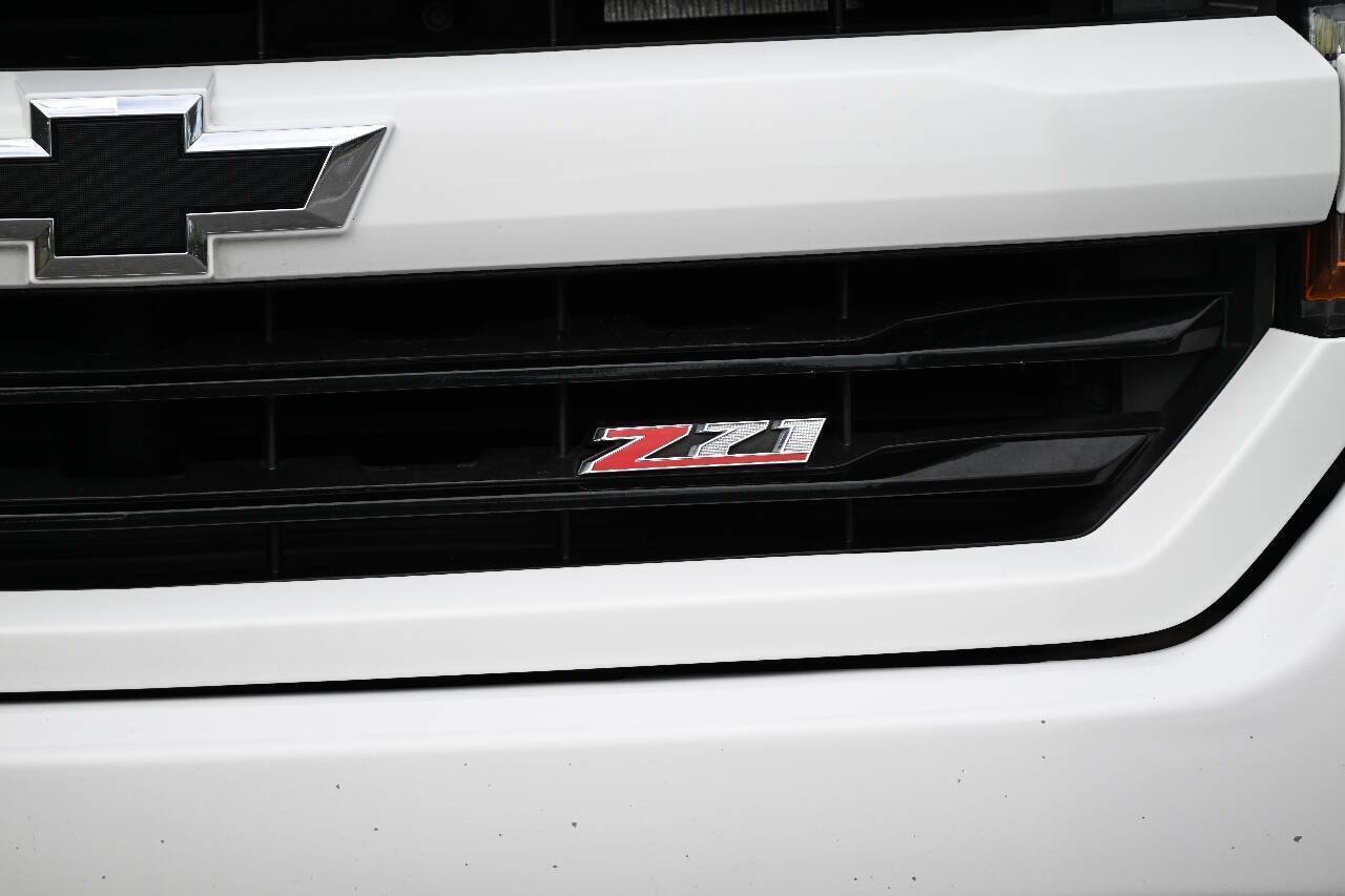 Used 2018 Chevrolet Silverado 1500 LT w/ All Star Edition AWD/4WD image 9