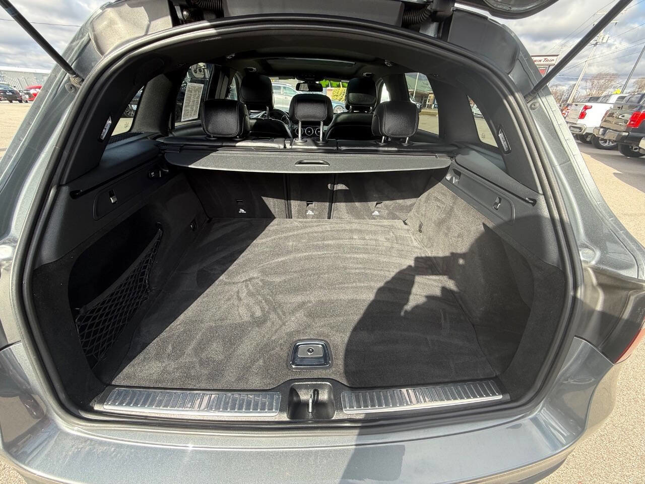 Used 2017 Mercedes-Benz GLC 300 4MATIC image 9