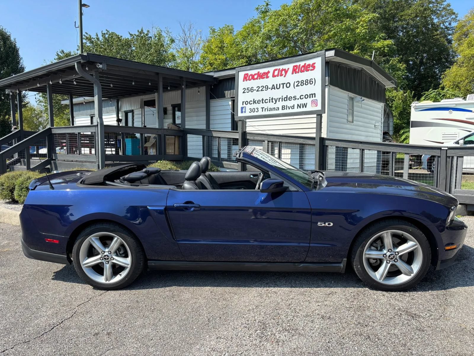 Used 2011 Ford Mustang GT Premium w/ Electronics Pkg RWD image 1