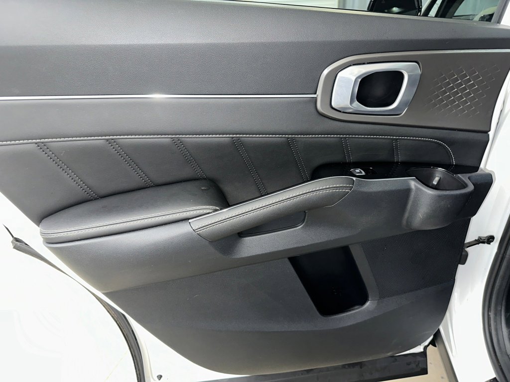 Used 2023 Kia Sorento SX image 17