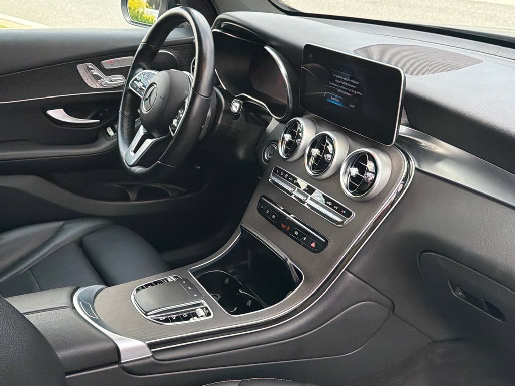 Used 2022 Mercedes-Benz GLC 300 4MATIC w/ Premium Package Lite image 8