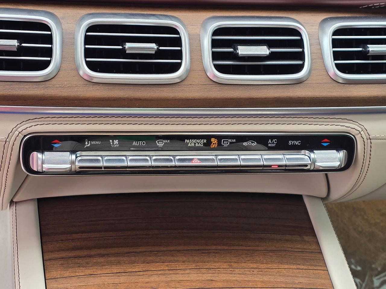 Used 2025 Mercedes-Benz Maybach GLS 600 4MATIC image 21