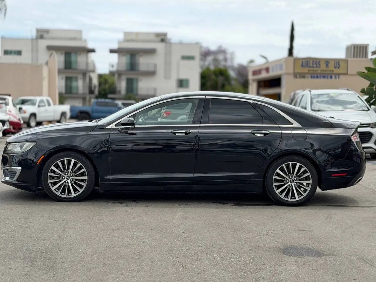 Used 2017 Lincoln MKZ Premiere FWD image 9