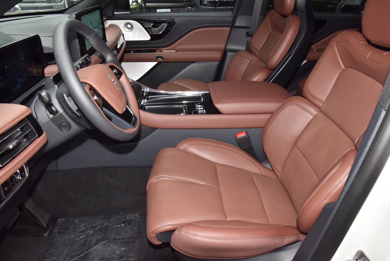 New 2026 Lincoln Aviator Reserve AWD/4WD image 13