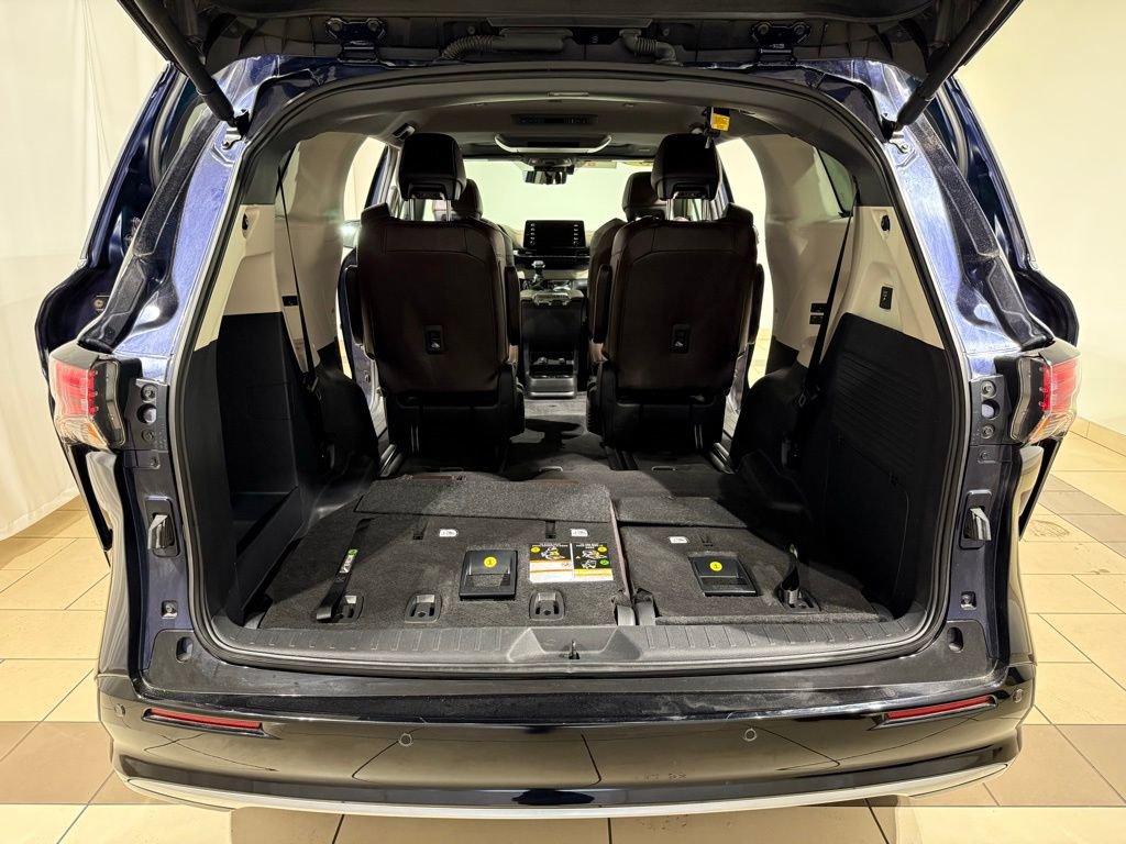 Certified 2023 Toyota Sienna Platinum image 11