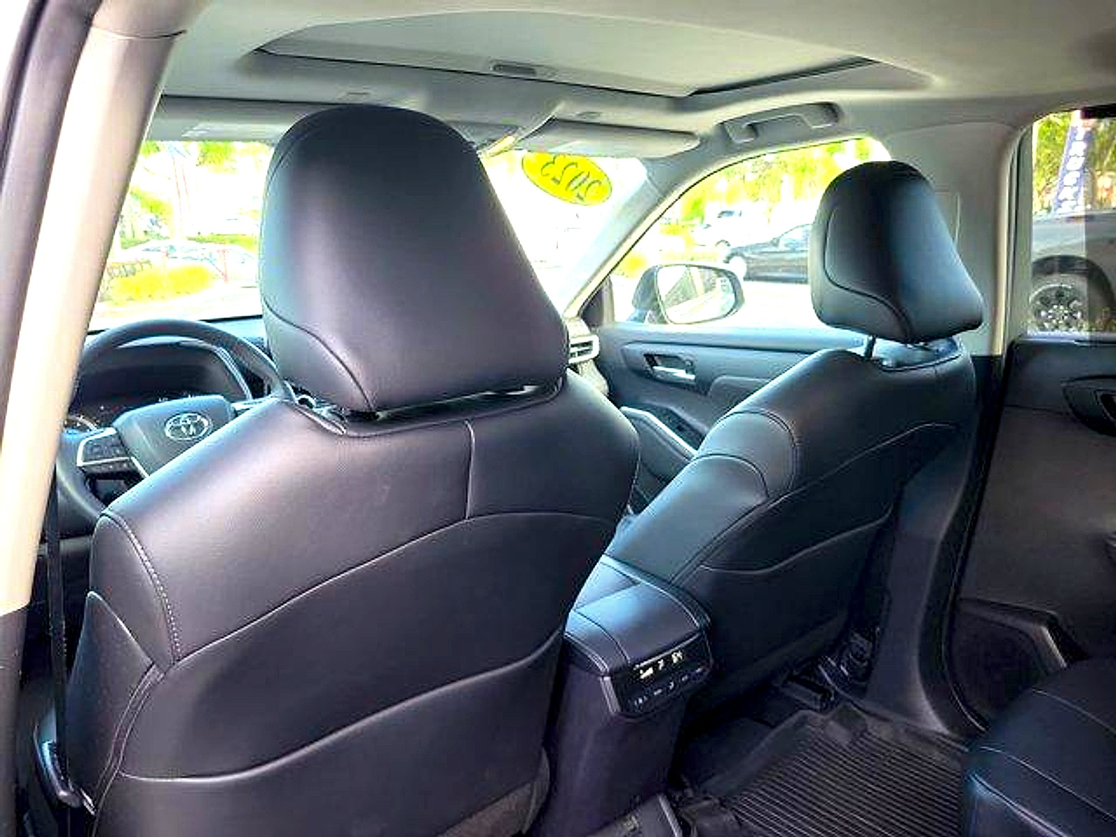 Used 2023 Toyota Highlander XLE FWD image 15