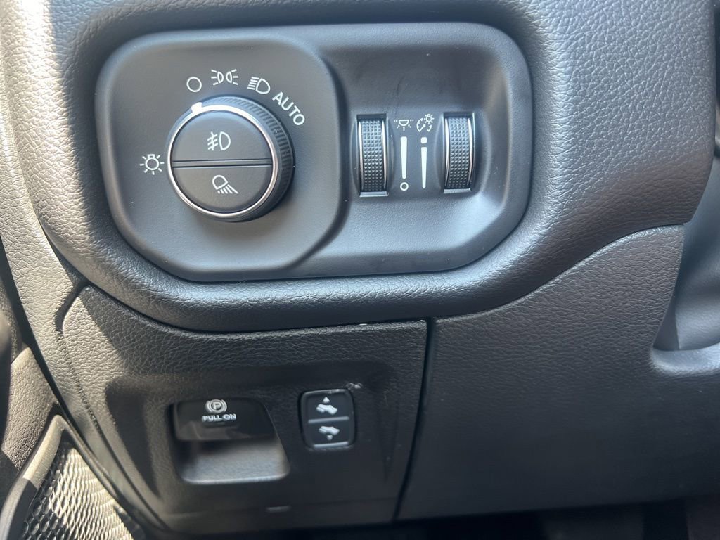 New 2026 RAM 1500 4x4 Crew Cab image 25