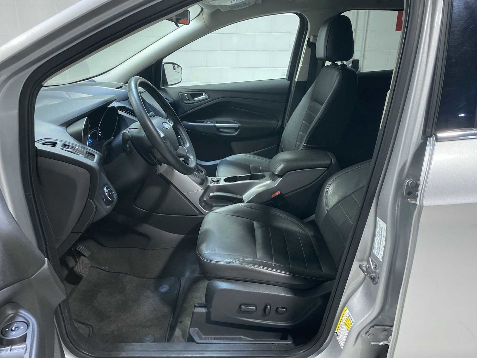Used 2014 Ford Escape SE w/ Equipment Group 201A image 2