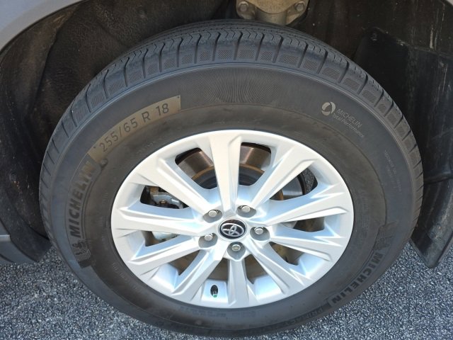 Certified 2024 Toyota Grand Highlander XLE image 6