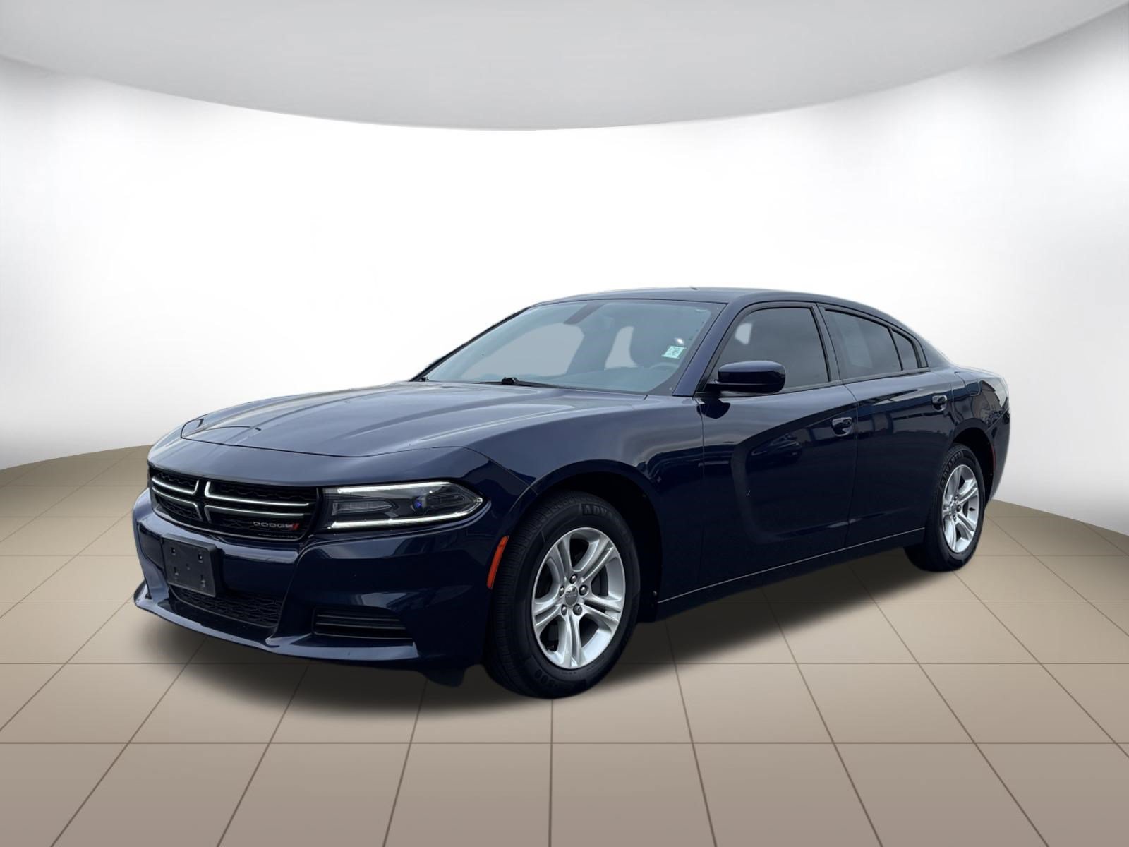 Used 2016 Dodge Charger SE RWD image 3