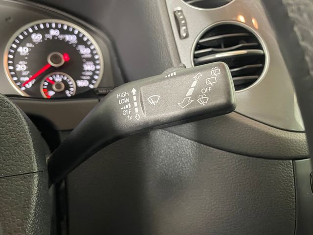 Used 2017 Volkswagen Tiguan SEL AWD/4WD image 15