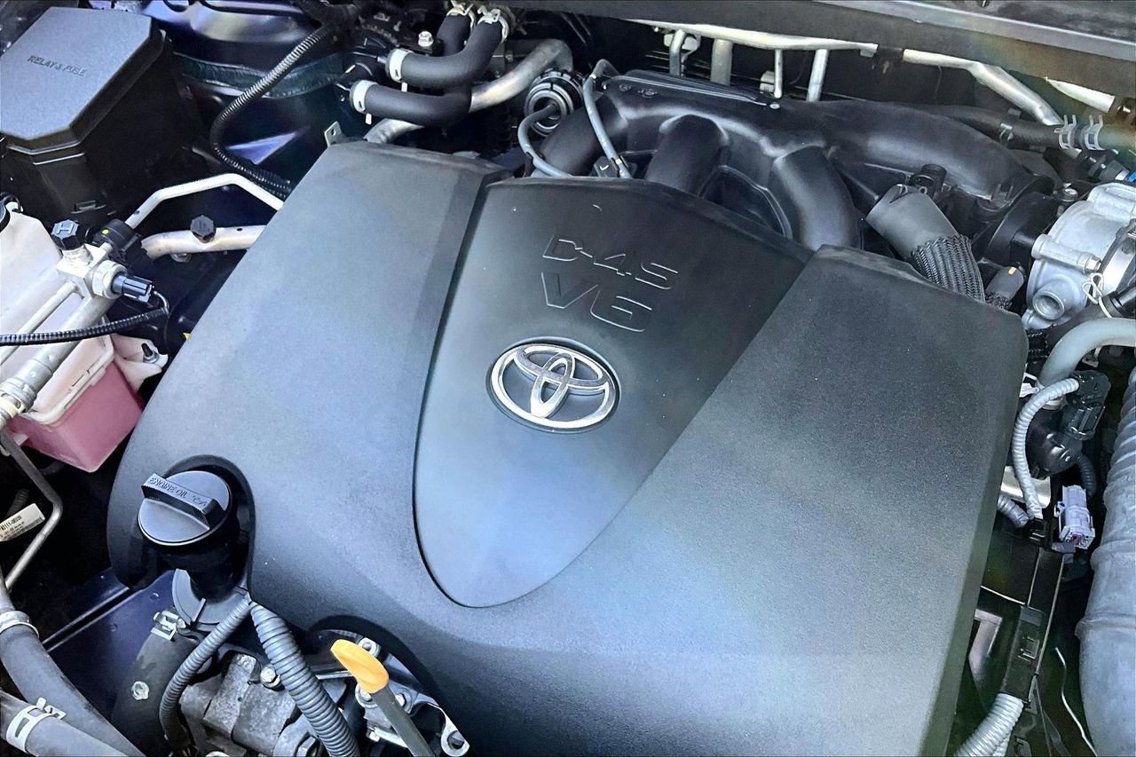 Used 2020 Toyota Highlander XLE FWD image 32