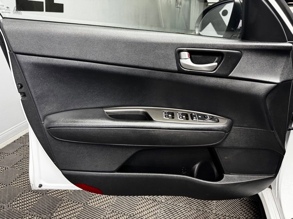 Used 2020 Kia Optima SE image 38