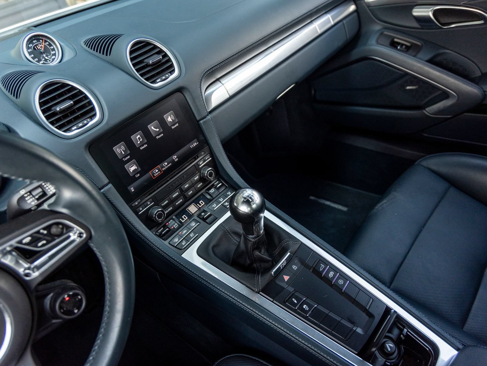 Certified 2024 Porsche 718 Cayman RWD image 33