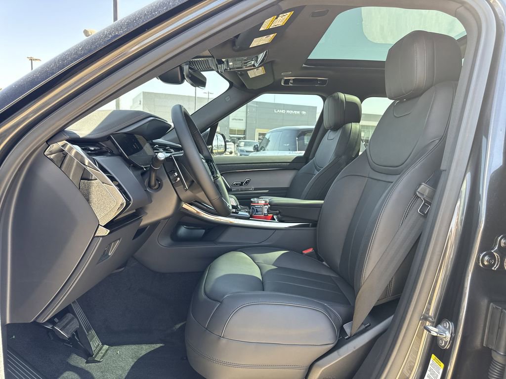 New 2025 Land Rover Range Rover Sport Dynamic SE image 3