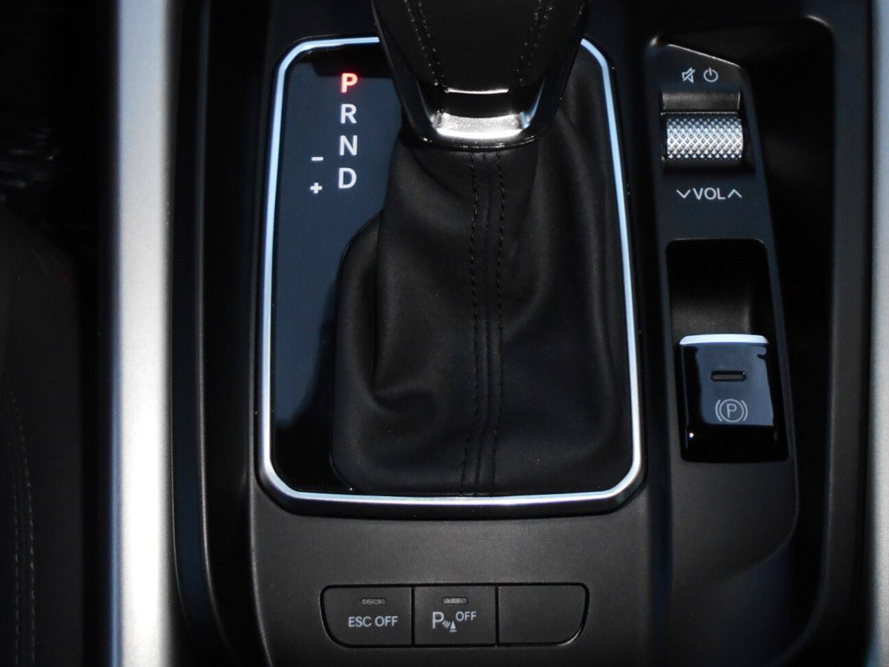 Used 2024 Dodge Hornet GT w/ Cold Weather Group AWD/4WD image 13