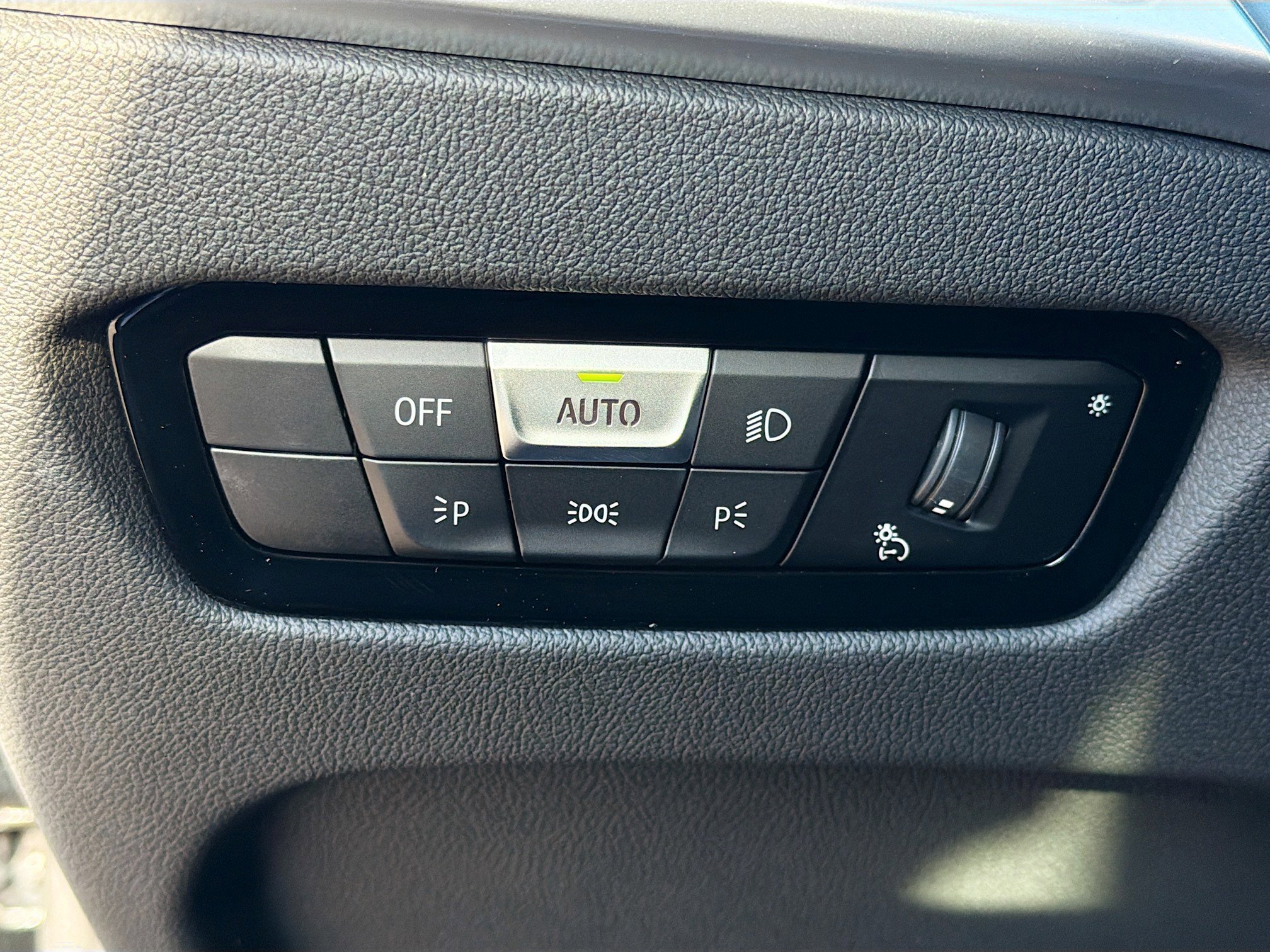 New 2026 BMW 330i xDrive Sedan w/ Parking Assistance Package image 34