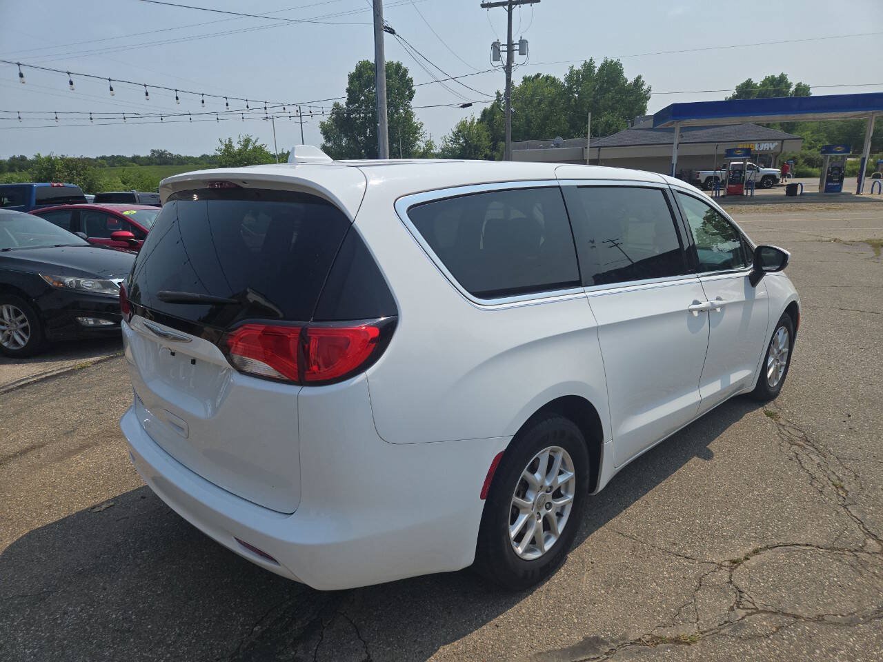 Used 2017 Chrysler Pacifica LX FWD image 8