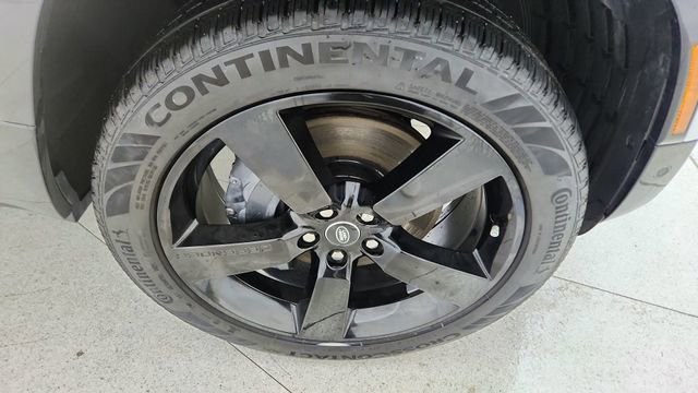 Used 2025 Land Rover Defender 90 X-Dynamic SE image 53