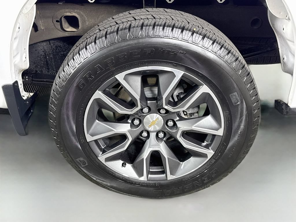 Used 2024 Chevrolet Silverado 1500 LT AWD/4WD image 32