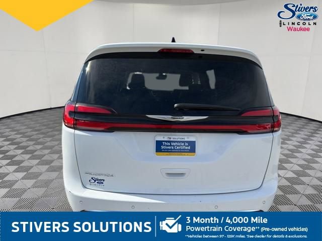 Used 2024 Chrysler Pacifica Touring-L image 6