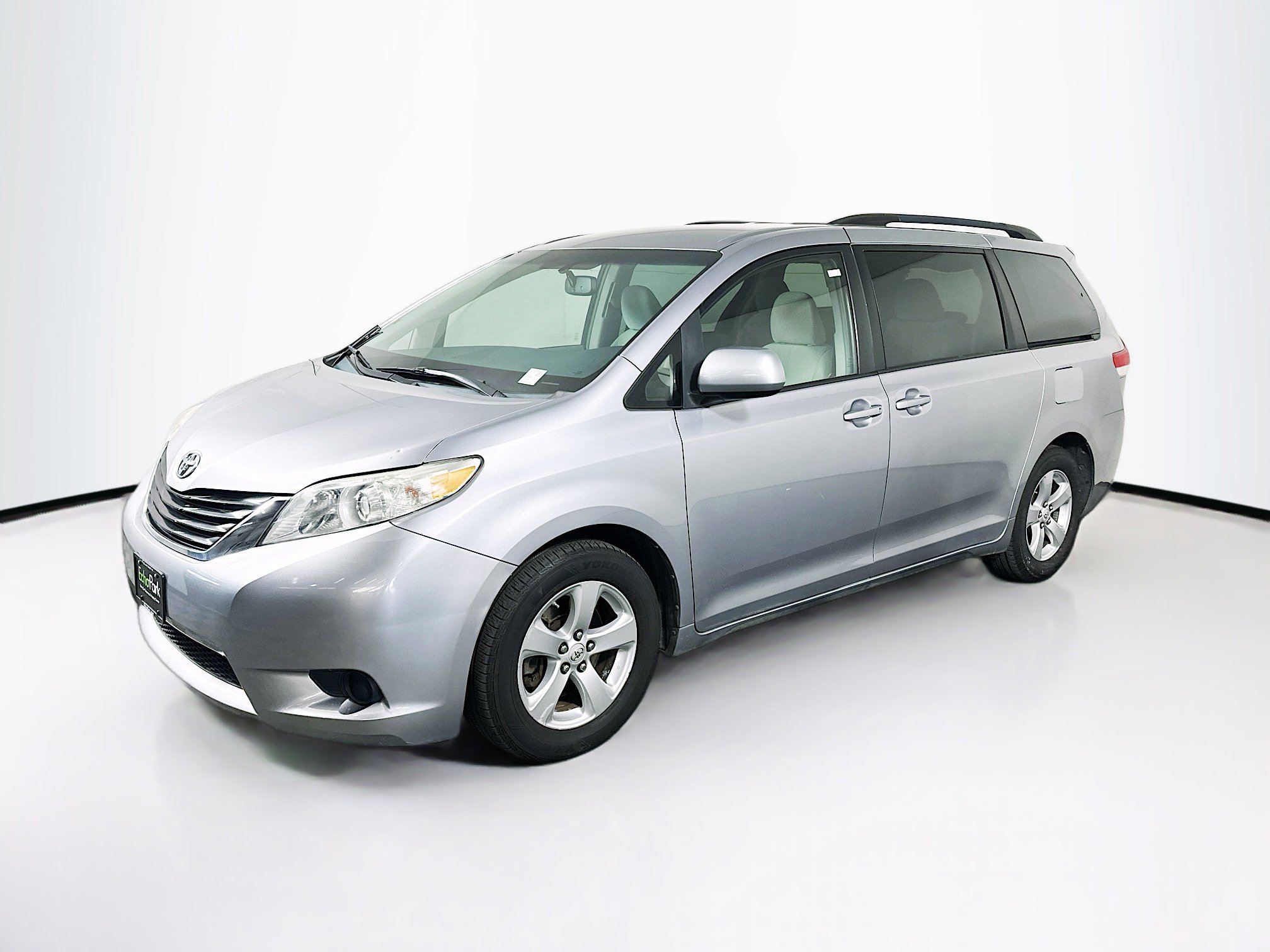 Used 2011 Toyota Sienna LE image 3