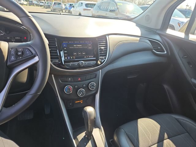Used 2022 Chevrolet Trax LT w/ LT Convenience Package image 18