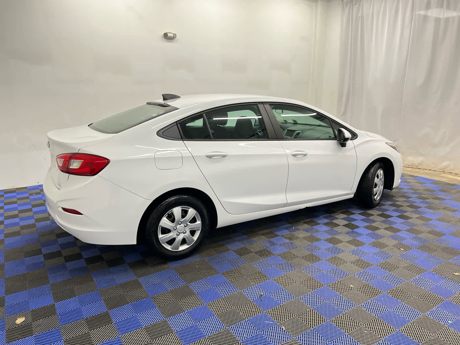Used 2018 Chevrolet Cruze LS image 9