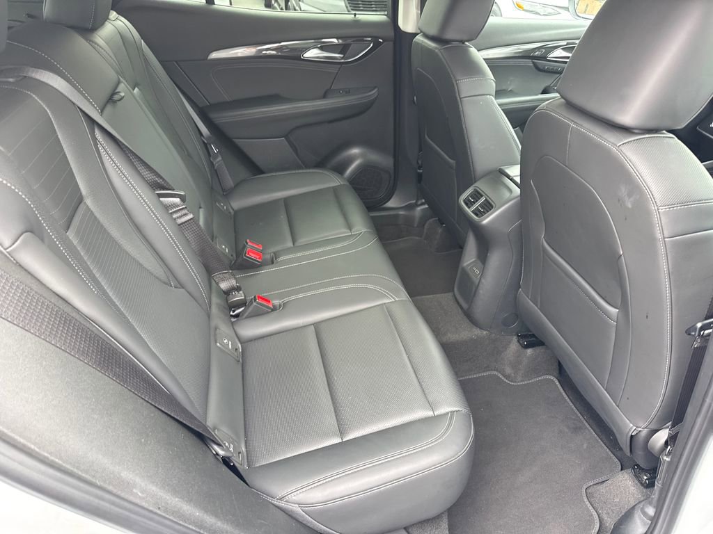 Used 2025 Buick Envision Preferred image 18