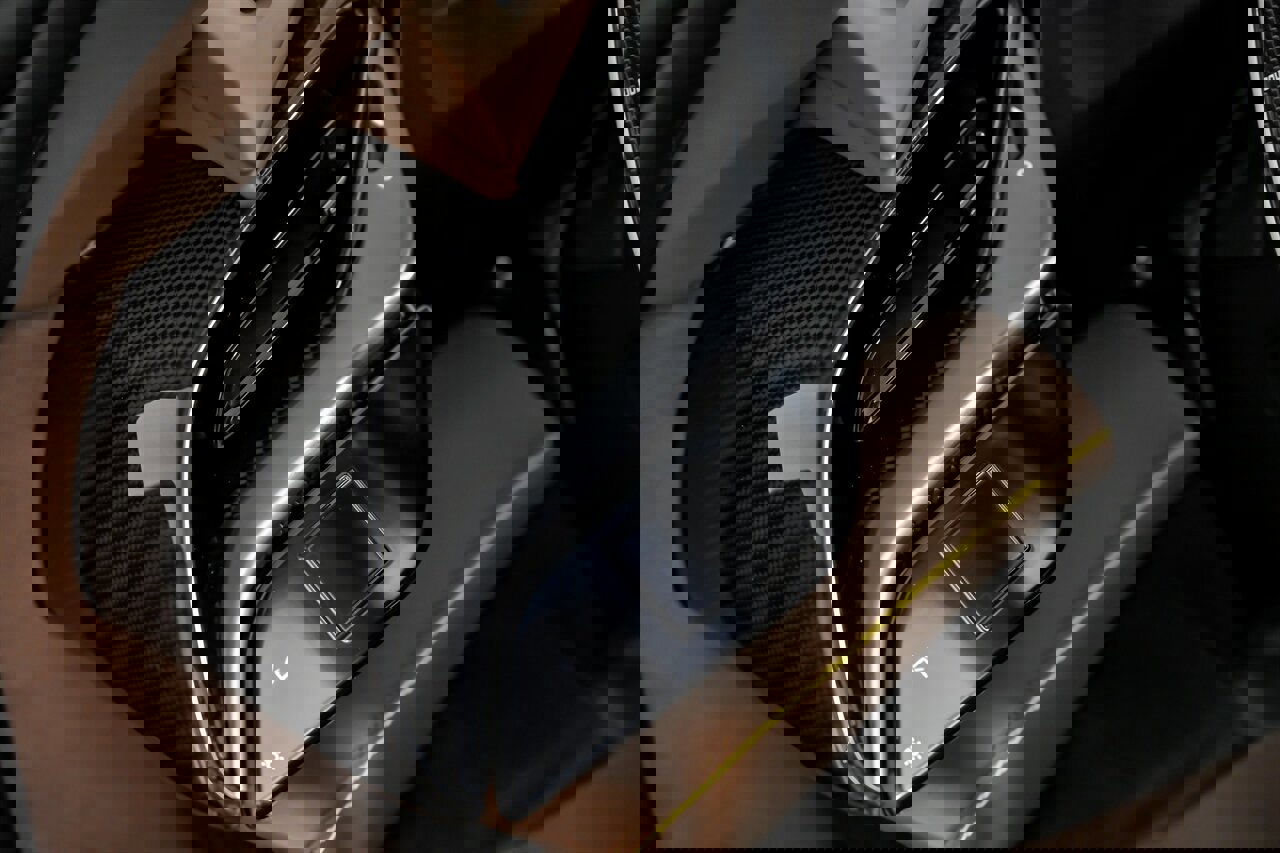 Used 2024 Ferrari SF90 Spider image 32