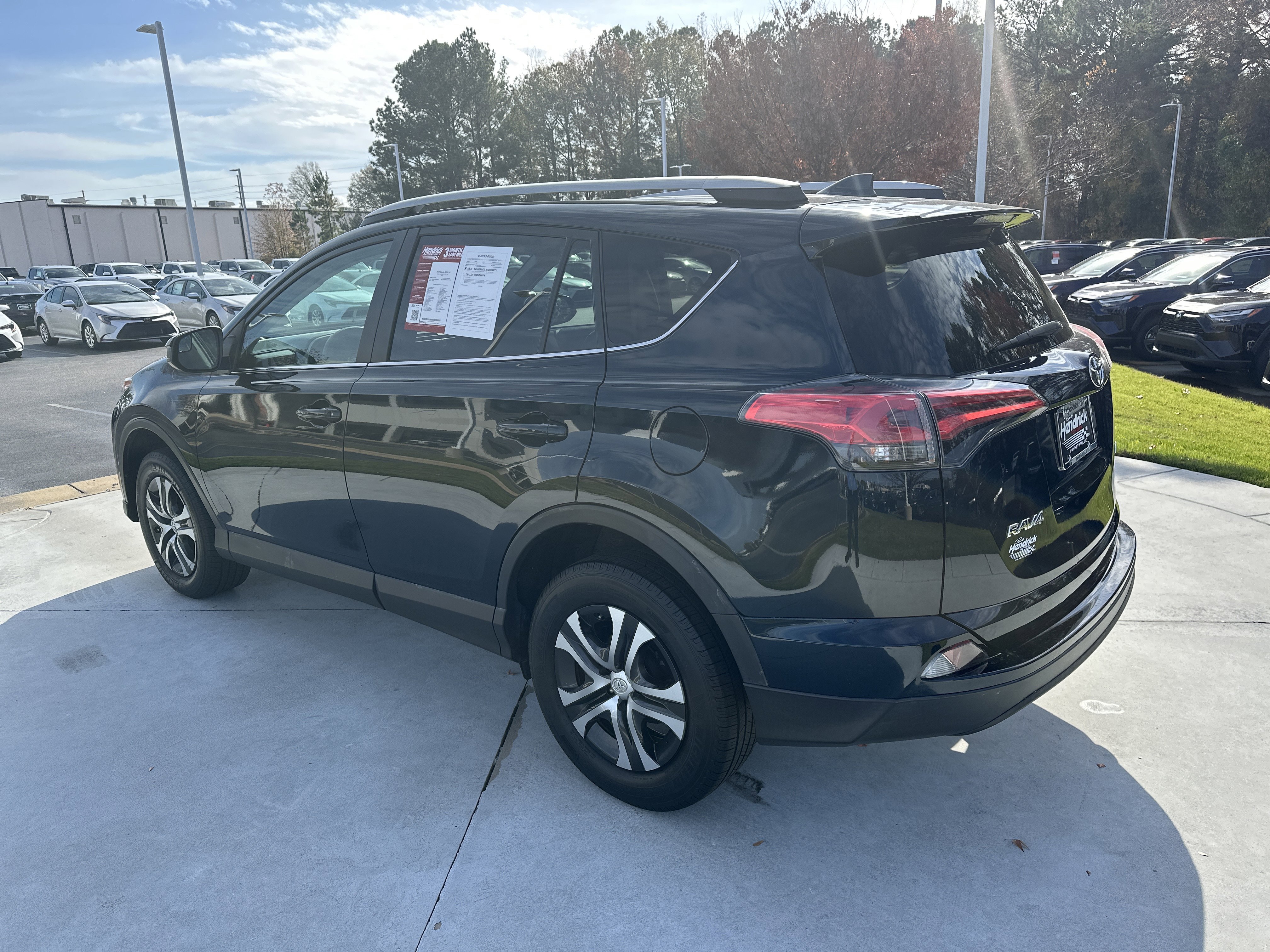 Used 2018 Toyota RAV4 LE image 8