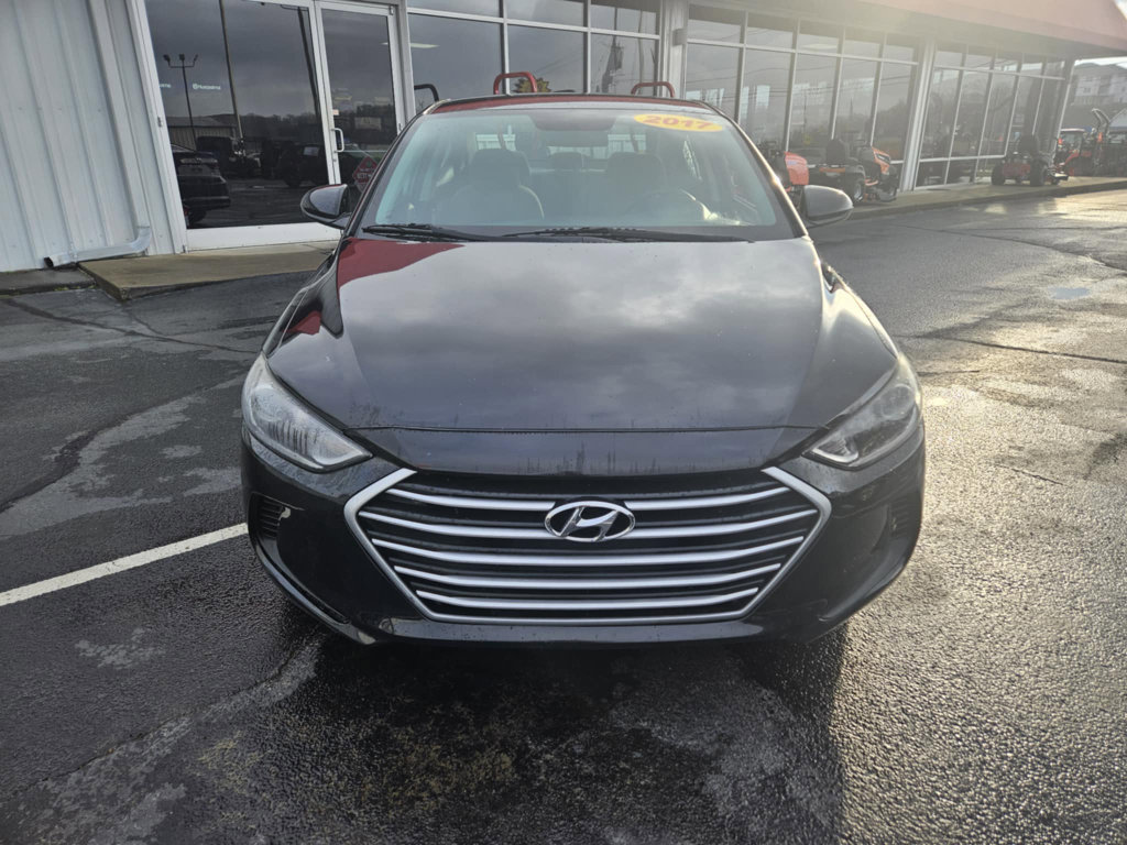 Used 2017 Hyundai Elantra SE image 2