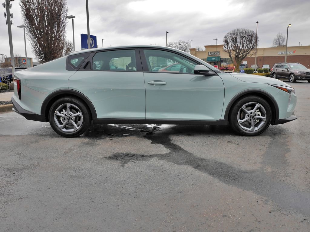 Used 2025 Kia K4 LXS image 8